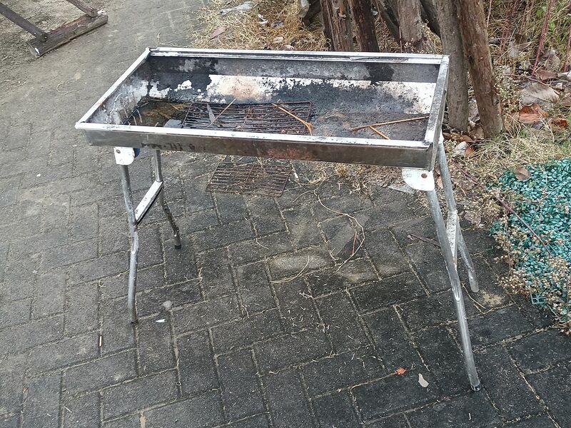 Brasero, barbecue, gril à brochettes