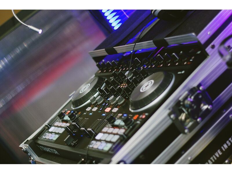 Contrôleur / platines DJ