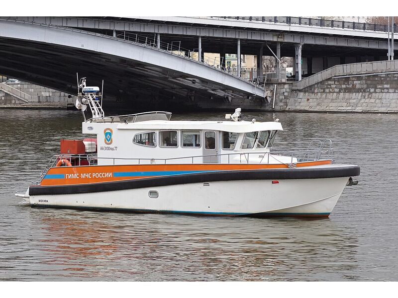 Bateau / barque – avec pilote